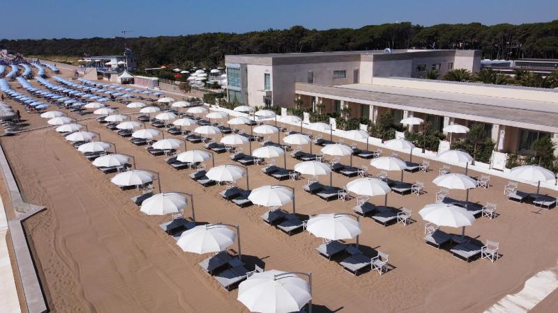 Riviera Resort Hotel - image 33