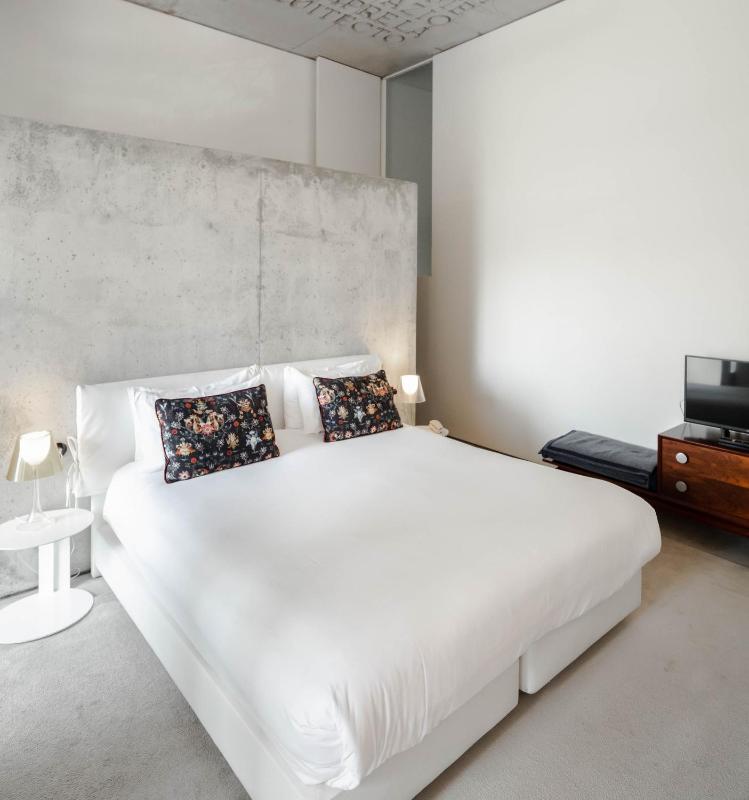 Deluxe Suite image 4