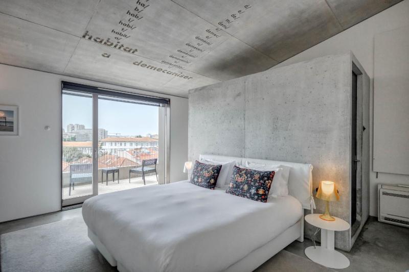 Suite with Balcony image 1