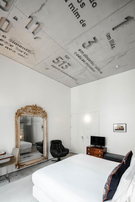 Suite with City View image 4