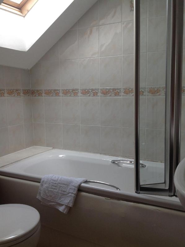 Twin Room image 2