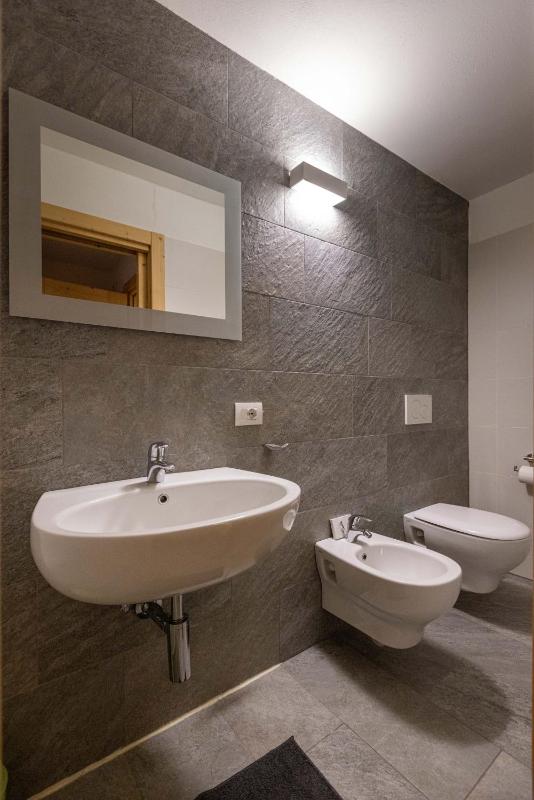 Quadruple Room with Shared Bathroom image 3