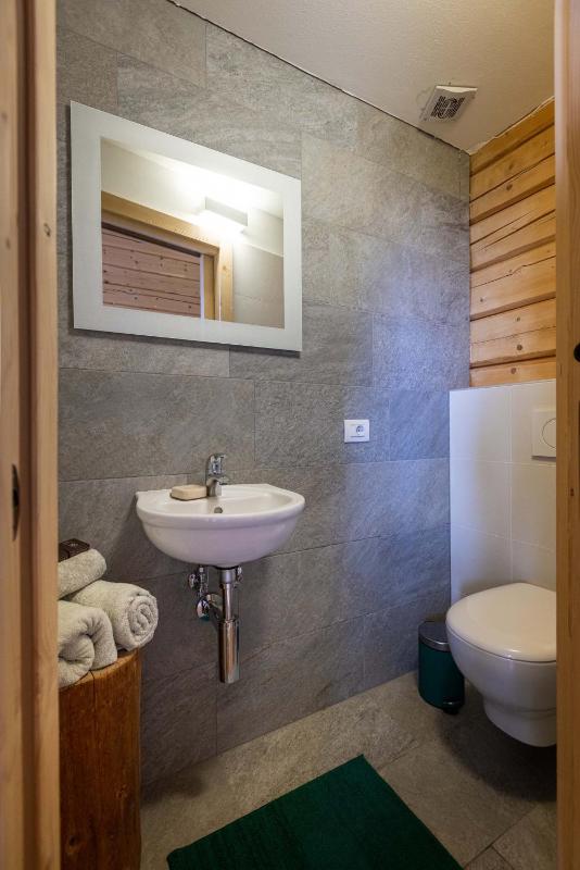 Double Room with Private Bathroom with shared shower  image 4