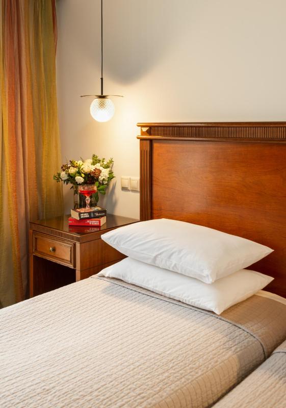 Twin Room image 1