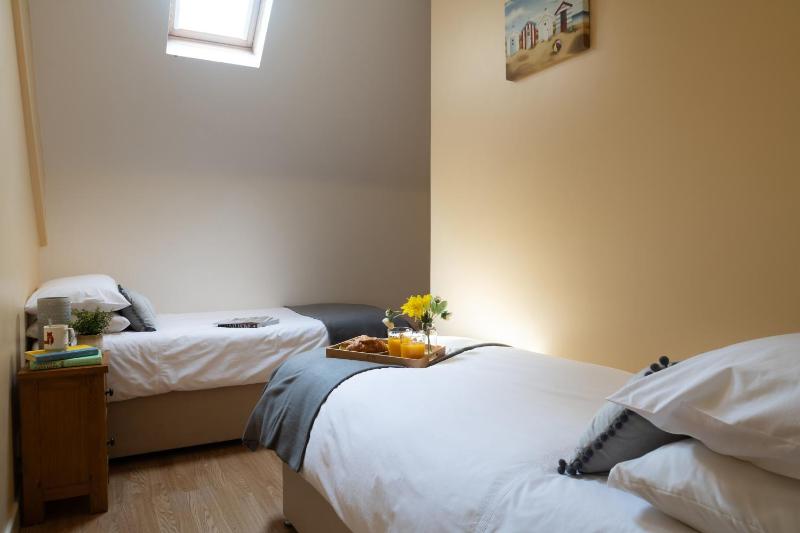 Two-Bedroom Cottage image 3