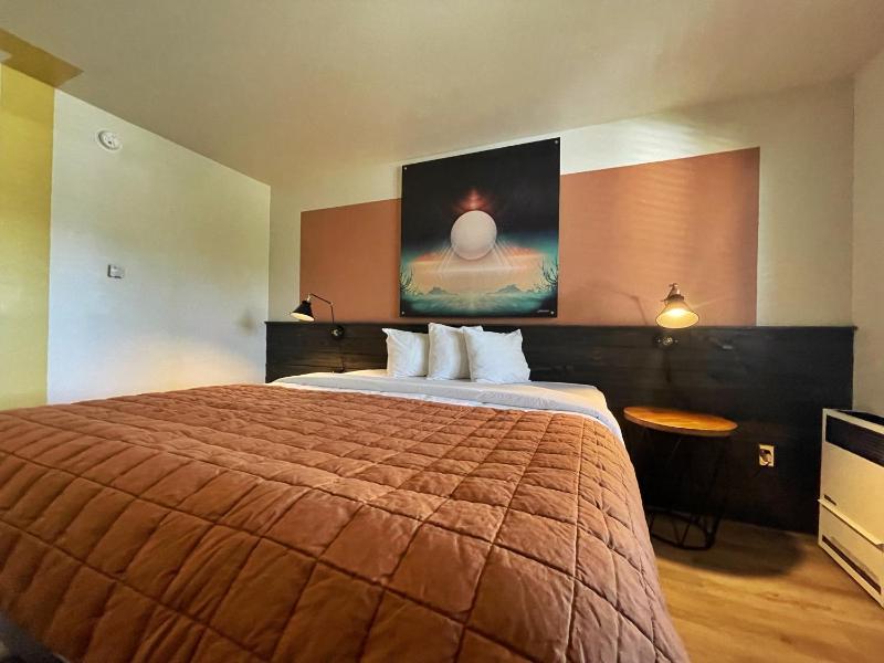 Sessions Retreat & Hotel - image 19