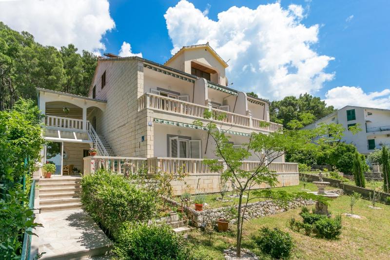 Apartments by the sea Brela Makarska - 18356 - image 1