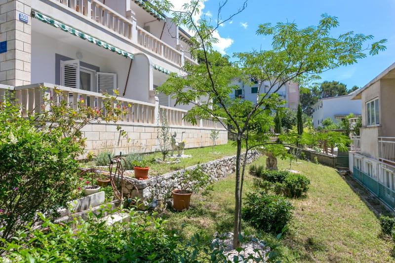 Apartments by the sea Brela Makarska - 18356 - image 40