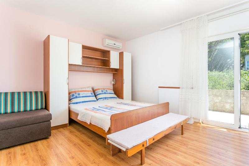 Apartments by the sea Brela Makarska - 18356 - image 4