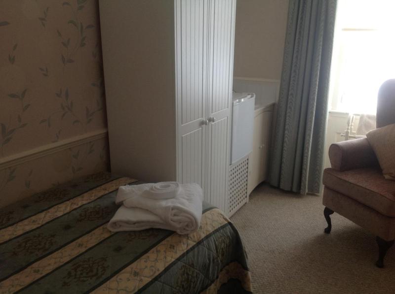 Single Room with Private External Bathroom image 2