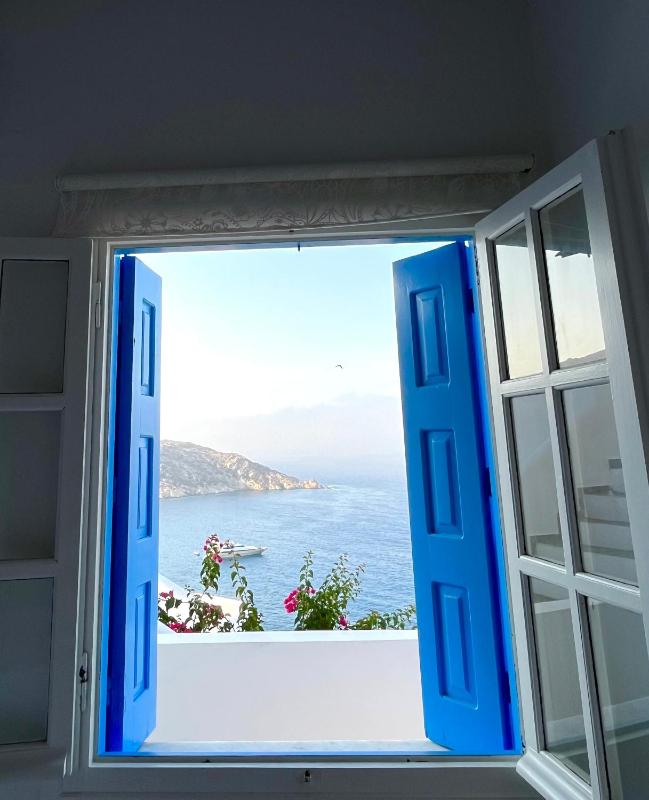 Economy Triple Room image 4