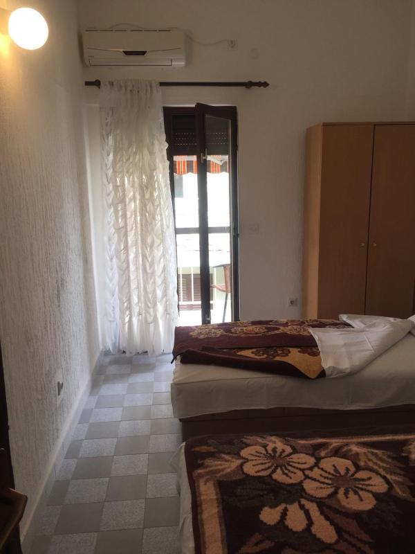 Double or Twin Room with Balcony image 4
