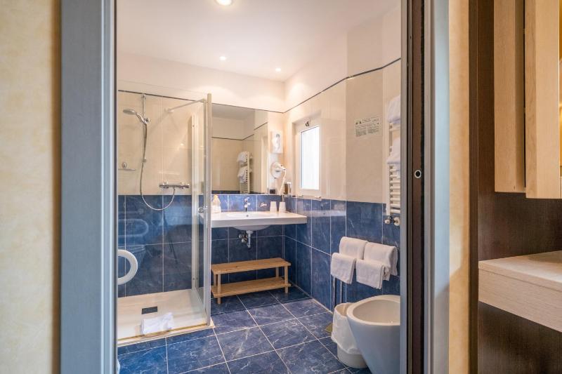 Double Room with Balcony - Disability Access image 1