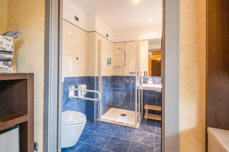Double Room with Balcony - Disability Access image 3