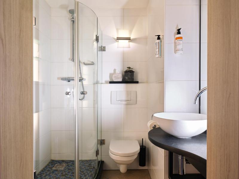 Double Room with Sea View image 3