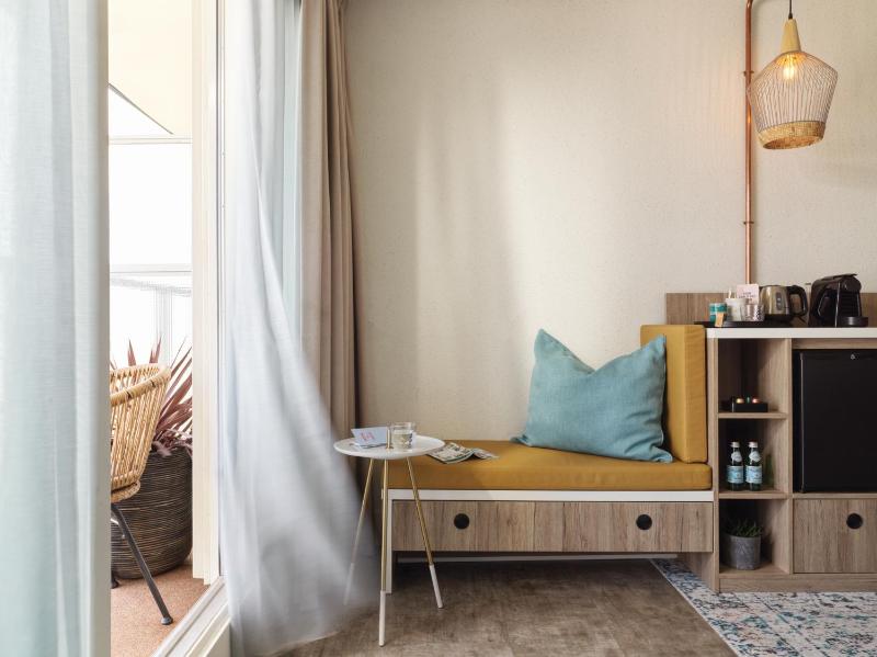 Double Room with Sea View image 4