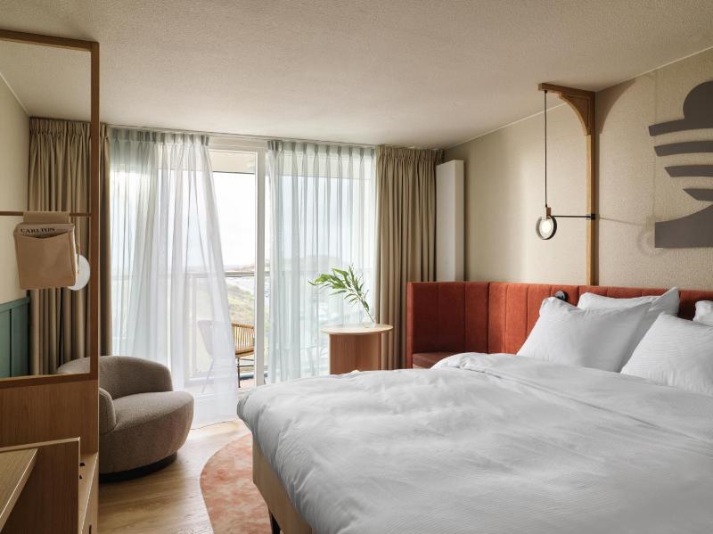 King Room with Balcony image 1