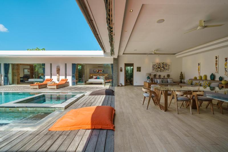Villa Harlow: Stylish 3BR Villa - Centrally Located in Berawa - image 2