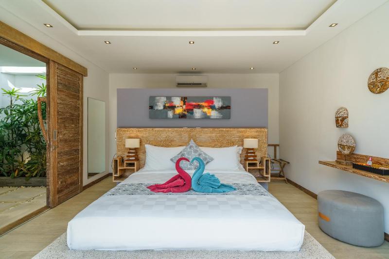 Villa Harlow: Stylish 3BR Villa - Centrally Located in Berawa - image 45