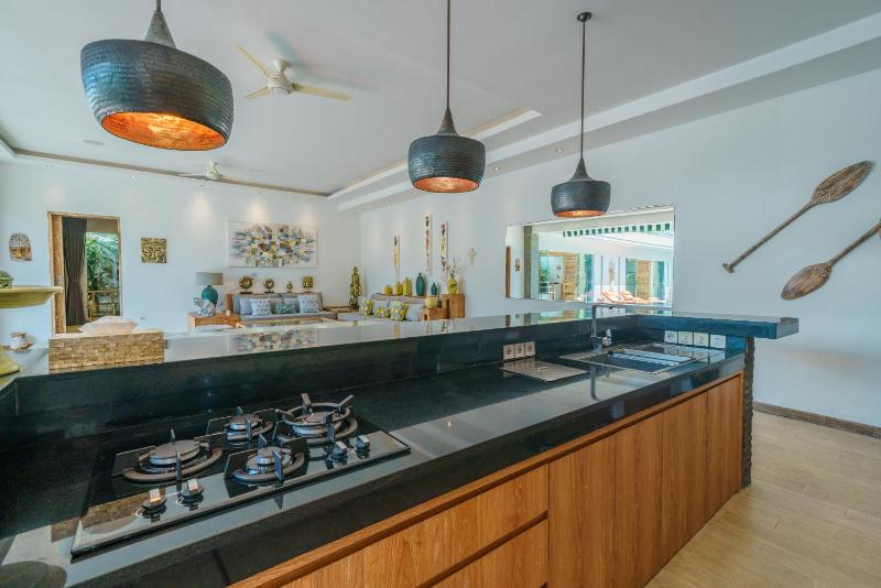 Villa Harlow: Stylish 3BR Villa - Centrally Located in Berawa - image 15