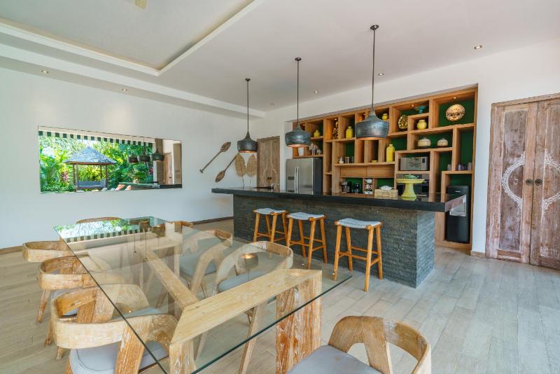 Villa Harlow: Stylish 3BR Villa - Centrally Located in Berawa - image 16