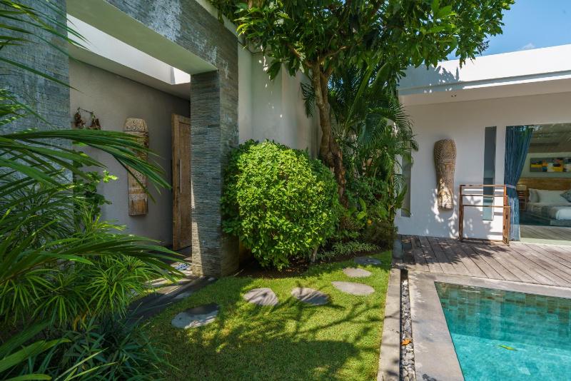 Villa Harlow: Stylish 3BR Villa - Centrally Located in Berawa - image 42