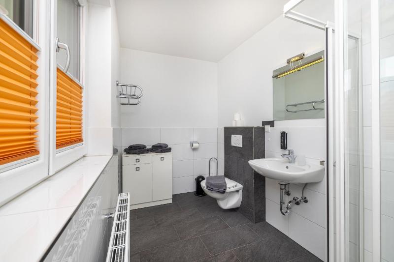 Two-Bedroom Apartment (3-5 Adults) image 4