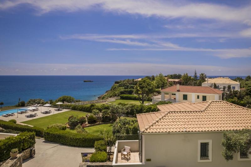 Deluxe Villa image 3