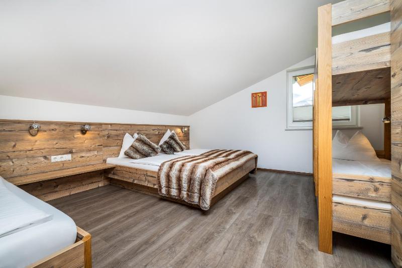 Deluxe Two-Bedroom Apartment image 2