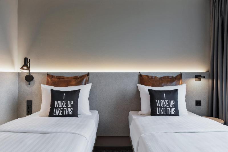 Twin Room image 1
