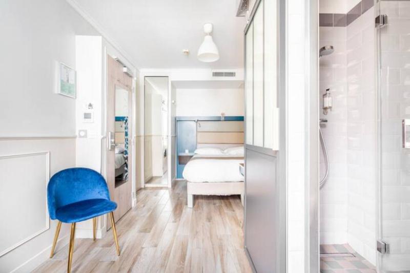 Standard Double Room image 3