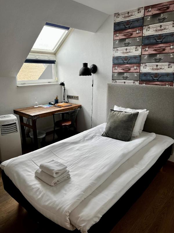 Single Room image 4