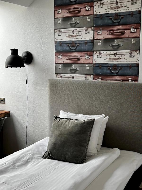 Single Room image 1