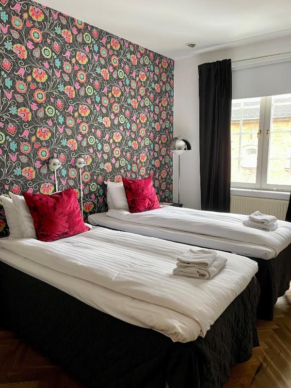 Deluxe Twin Room image 1