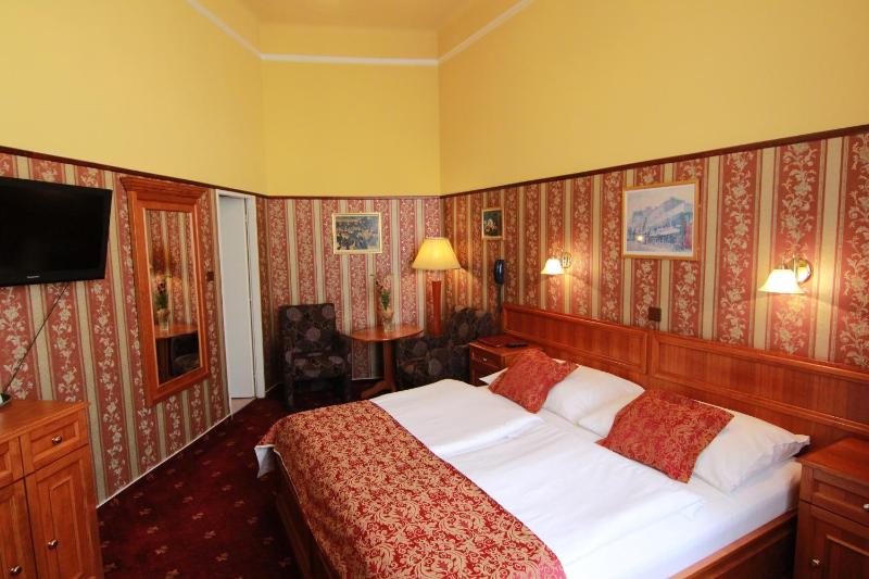 Double or Twin Room image 3