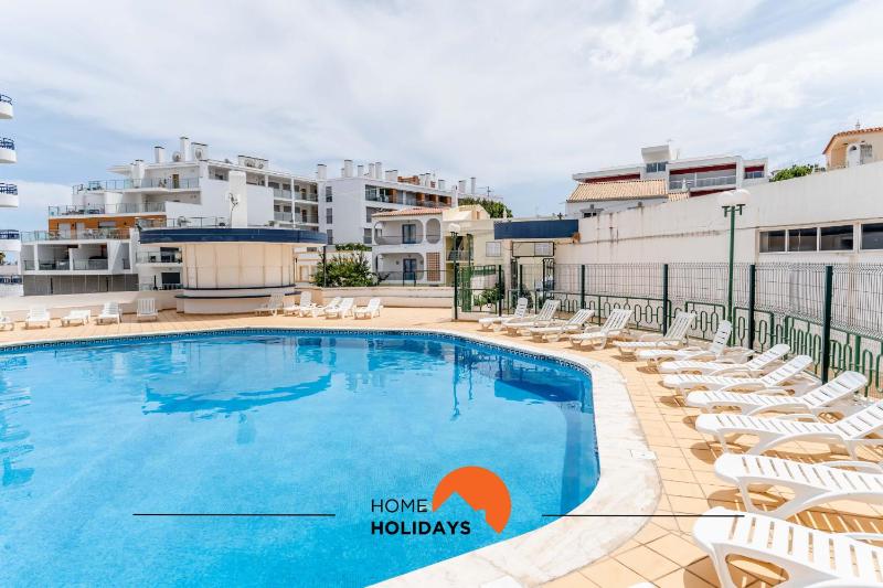 #169 3BR Medronheira Spacious & Relax - image 23
