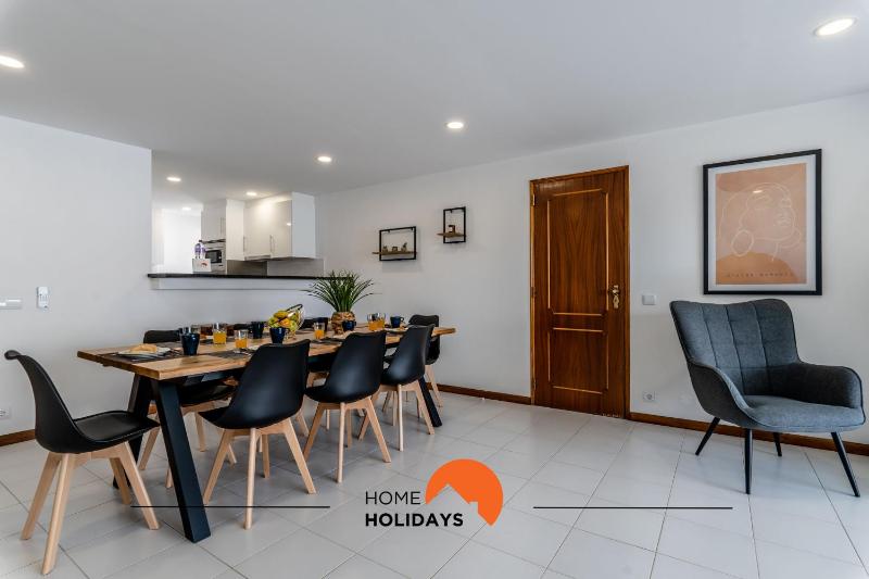 #169 3BR Medronheira Spacious & Relax - image 9