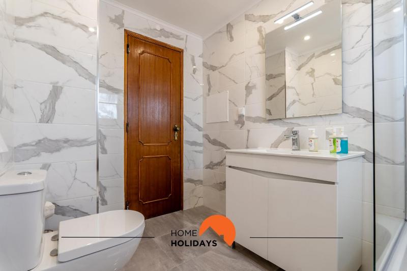 #169 3BR Medronheira Spacious & Relax - image 8