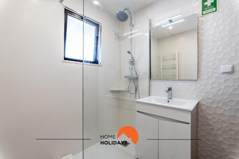 #169 3BR Medronheira Spacious & Relax - image 14