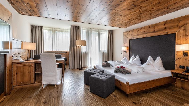 Deluxe Double Room image 1