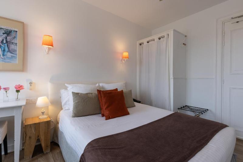 Standard Double Room image 4