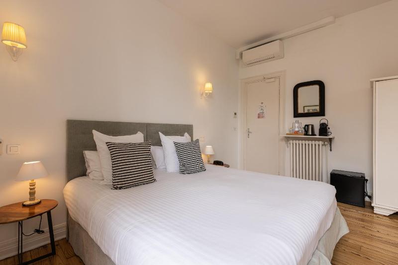 Superior Room Plus with Balcony image 3