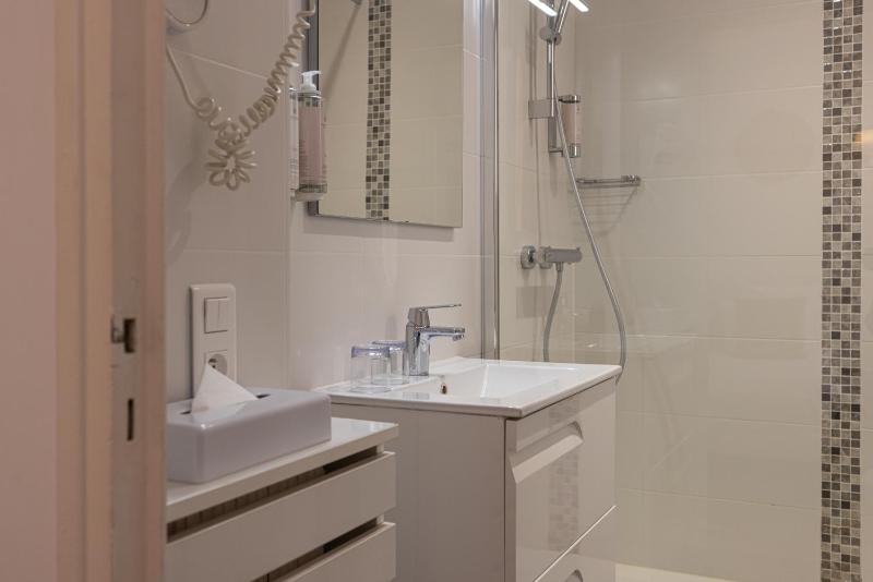 Double Room with Terrace image 4