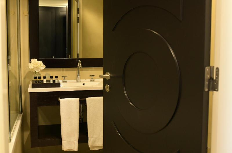 Double or Twin Room image 4