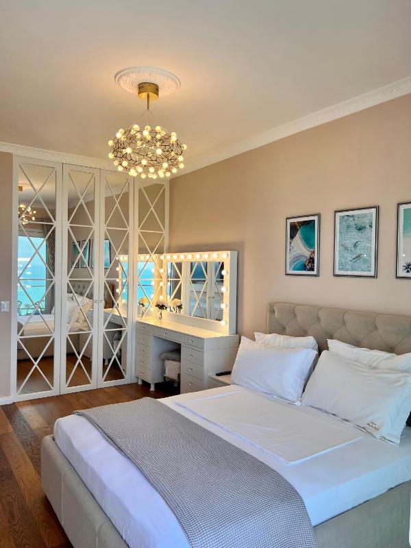 Apartment with Sea View image 3