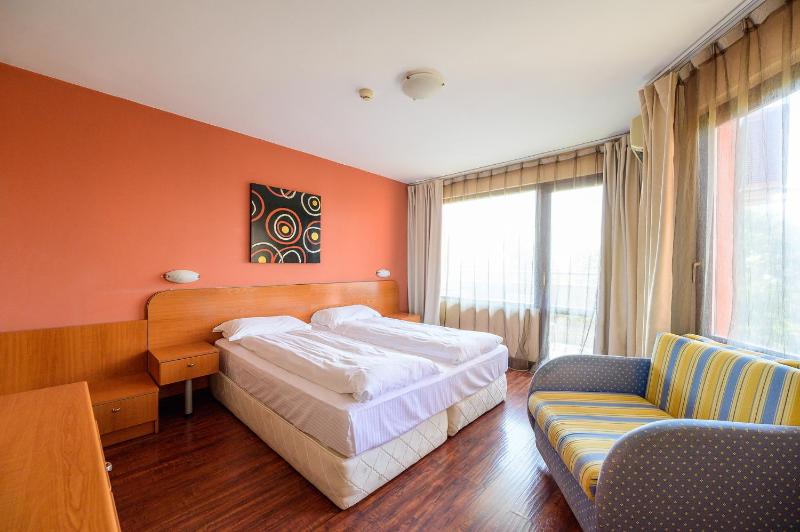 Superior Double Room with Balcony and Sea View image 1
