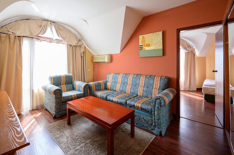Apartment with Sea View (2 Adults + 2 Children) image 4