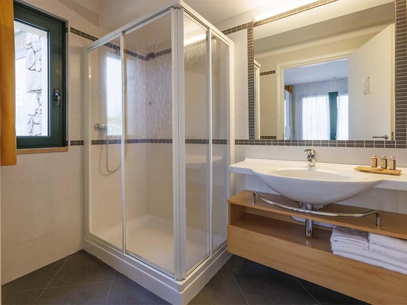 Double or Twin Room with Garden View image 1