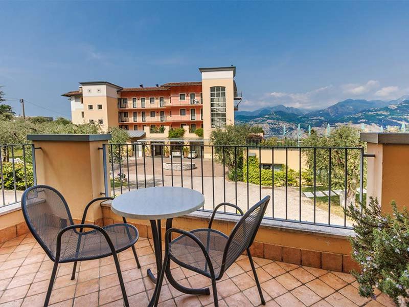 Double or Twin Room with Garden View image 3
