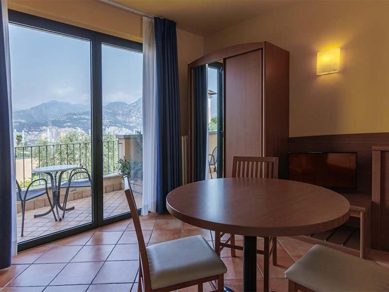 Double or Twin Room with Garden View image 2